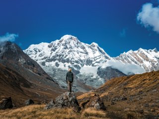 Die unwirklichen Himalaya Landschaften tun sich beim Trekking in Nepal vor Ihnen auf