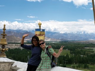 Nadine und Reiseleiterin Ejaz