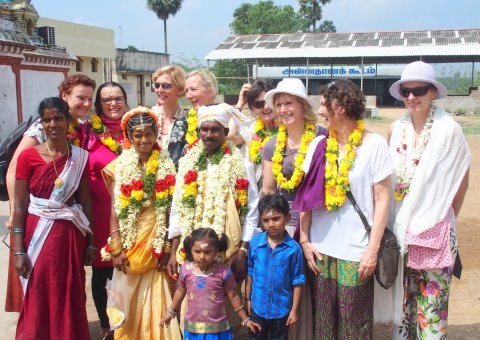 Die gut gelaunte Gruppe rund um Barbara Nagel auf ihrer Rundreise durch Südindien