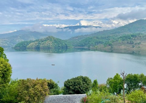 Genießen Sie den Blick auf den See