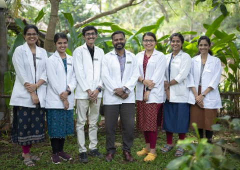 Das kompetente Team der Ärzte und Ärztinnen im Sitaram Mountain Retreat