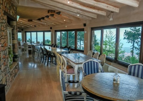 Zusammen sitzen und gemeinsam Essen