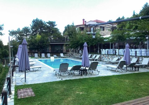 Am Pool entspannen und die Ruhe genießen